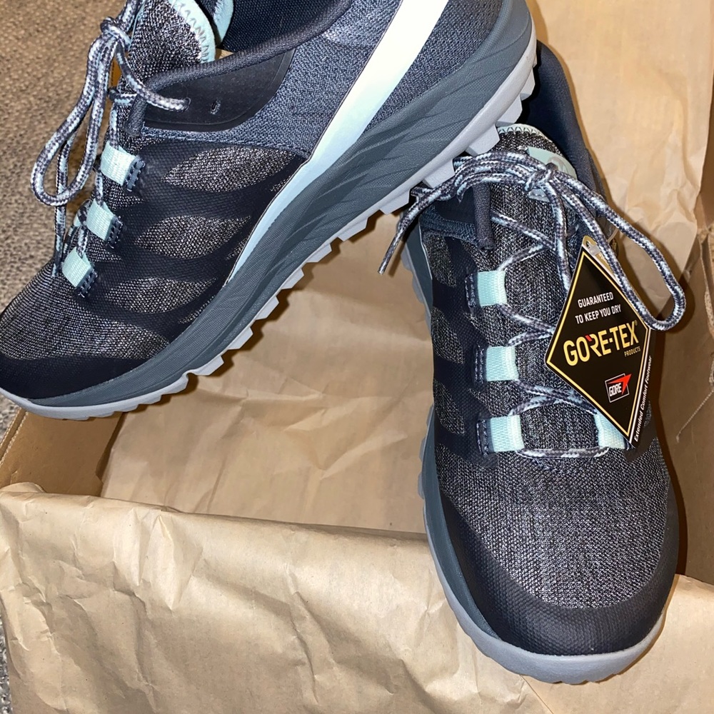 Trail running shoes gortex fully waterproof